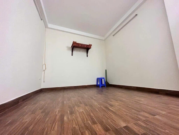 Đỉnh nhất Ngọc Thụy, diện tích 40m2, 4 m mặt tiền, ô tô, trung tâm quận, ngõ nông, giá 5,7ty