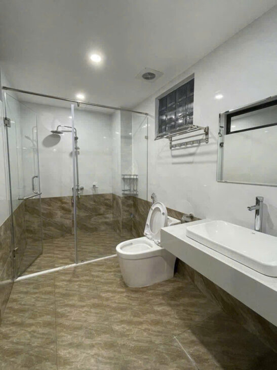 Đỉnh nhất Ngọc Thụy, diện tích 40m2, 4 m mặt tiền, ô tô, trung tâm quận, ngõ nông, giá 5,7ty