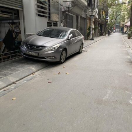 Chính chủ bán nhà riêng phố Huỳnh Thúc Kháng, Đống Đa, vài bước ra phố, nhà mới, 45m2 giá 8,9 tỷ