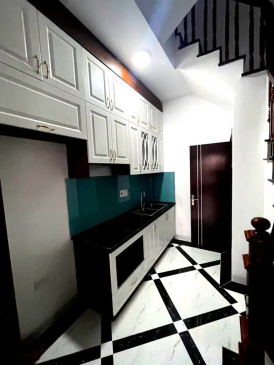 BÁN NHÀ PHỐ ĐỨC GIANG- LONG BIÊN, 35M2,5 TẦNG,MT 3.8M, 6.4 TỶ.KINH DOANH, Ô TÔ QUA.