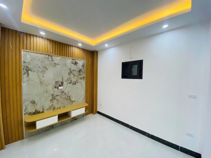 Bán nhà Ỷ La-Hà Đông, mặt ngõ thông, rộng . 35m2 x 5T , MT 3.6 m , gần khu đô thị AEON. Giá 5.5 tỷ