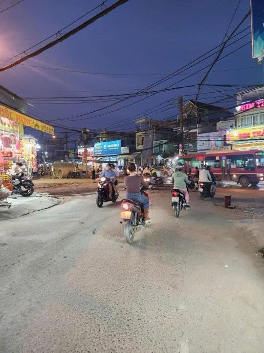 Nhà mặt tiền hẻm xe hơi, Bình Tân giá chỉ 5.8 tỷ ngay sát Tên Lửa, gần ngã tư Nguyễn Cửu Phú