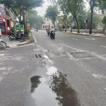 CẦN BÁN NHANH NHÀ MẶT PHỐ KĐT VĂN PHÚ CHỦ GIẢM GIÁ HƠN 1 TỶ