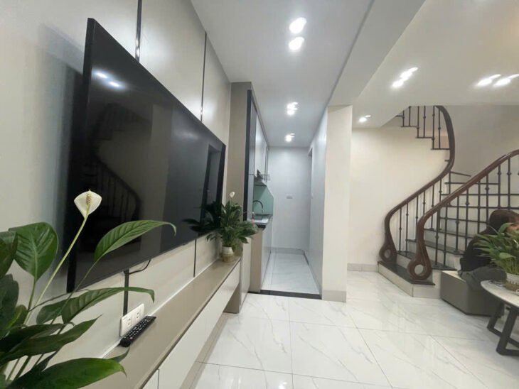 NHÀ MỚI KHƯƠNG TRUNG – GẦN Ô TÔ – FULL NỘI THẤT – GẦN CHỢ, TRƯỜNG CÁC CẤP, GIAO THÔNG THUẬN TIỆN –