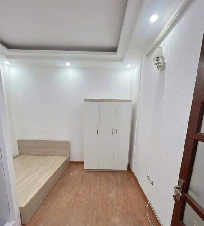 Bán Gấp Nhà Nguyễn Khánh Toàn, Cầu Giấy 6 Tầng, ô tô tránh 30m, 9 phòng, 10 Tỷ