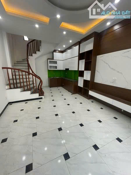 Bán nhà mới ở ngay Vĩnh Quỳnh gần ô tô rải nhựa tránh nhau 33m 5 tầng giá rẻ 3.x tỷ