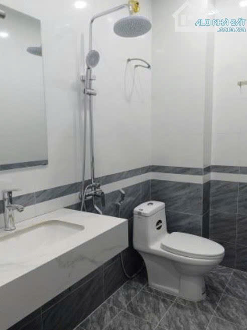 Bán nhà mới ở ngay Vĩnh Quỳnh gần ô tô rải nhựa tránh nhau 33m 5 tầng giá rẻ 3.x tỷ