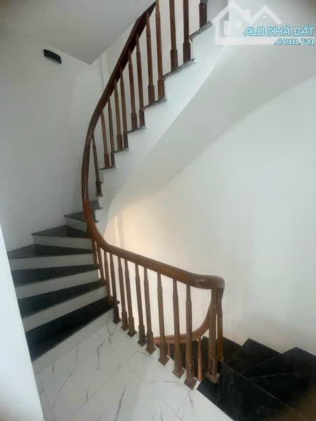 Bán nhà mới ở ngay Vĩnh Quỳnh gần ô tô rải nhựa tránh nhau 33m 5 tầng giá rẻ 3.x tỷ