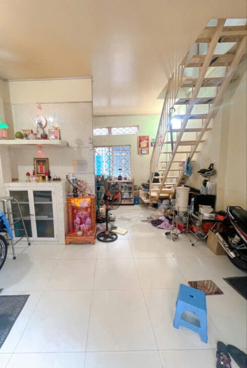 Bán nhà khu HimLam quận 7, hẻm 4m, ở ngay , 4,2m x 6m.