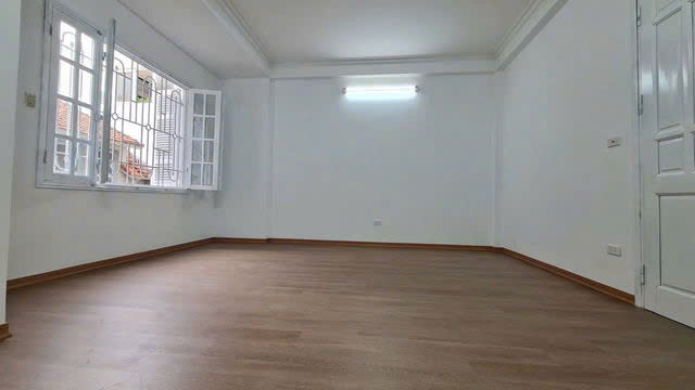 Bán Gấp Nhà Đào Tấn, Ba Đình, 5 Tầng, MT 5.1m, Ô tô Đỗ Cửa, Mặt Tiền Siêu Rộng, 10.8 Tỷ