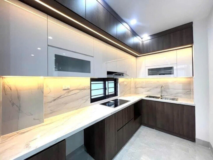 CỰC HIẾM – NHÀ NGÔ GIA TỰ – LONG BIÊN – 50M x 5 TẦNG – GIÁ HƠN 6 TỶ VỊ TRÍ CỰC ĐẸP – CÁCH 30M RA Ô