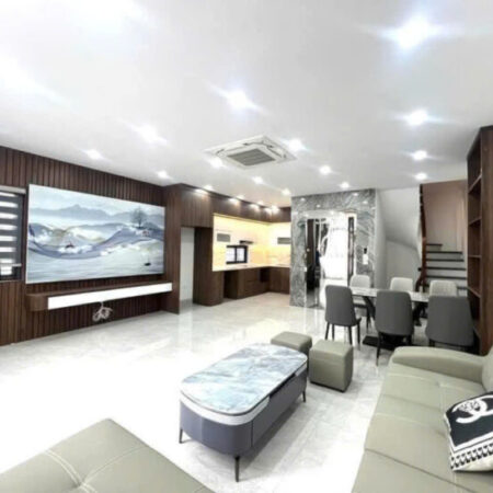 CỰC HIẾM – NHÀ NGÔ GIA TỰ – LONG BIÊN – 50M x 5 TẦNG – GIÁ HƠN 6 TỶ VỊ TRÍ CỰC ĐẸP – CÁCH 30M RA Ô