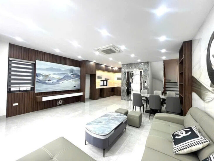 CỰC HIẾM – NHÀ NGÔ GIA TỰ – LONG BIÊN – 50M x 5 TẦNG – GIÁ HƠN 6 TỶ VỊ TRÍ CỰC ĐẸP – CÁCH 30M RA Ô