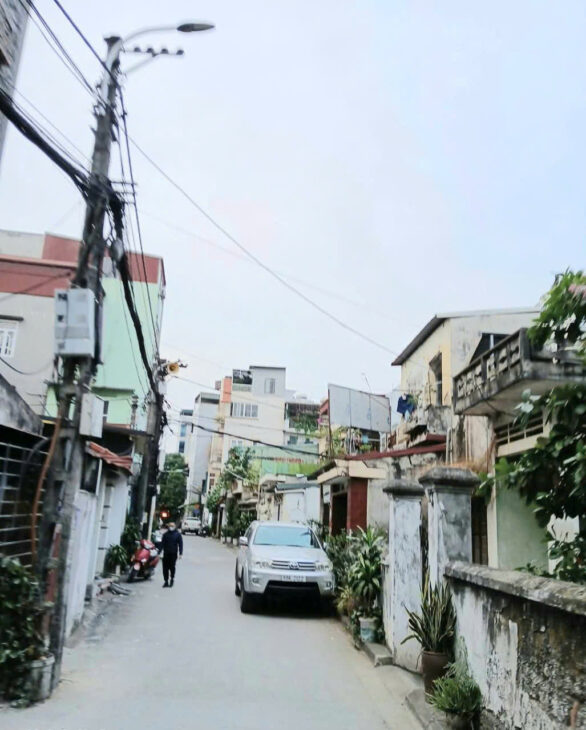 CỰC HIẾM – NHÀ NGÔ GIA TỰ – LONG BIÊN – 50M x 5 TẦNG – GIÁ HƠN 6 TỶ VỊ TRÍ CỰC ĐẸP – CÁCH 30M RA Ô