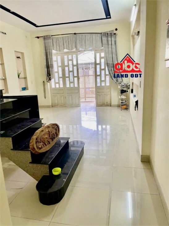 NP1096 bán nhà 1 trệt 1 lầu. gần chợ, hẻm thông thuận lợi di chuyển nhiều hướng