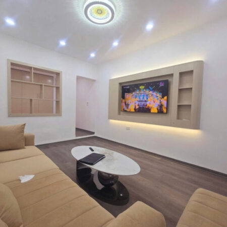 Chính chủ gửi bán tập thể tầng 3 Phương Mai, Đống Đa, 2 ngủ khép kín, nhà đẹp gần phố