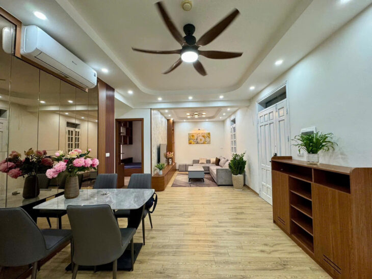 Chính chủ gửi bán chung cư Nguyễn Cơ Thạch, Mỹ Đình, 2 ngủ 2 vệ sinh, đủ nội thất đẹp, khu dân sinh