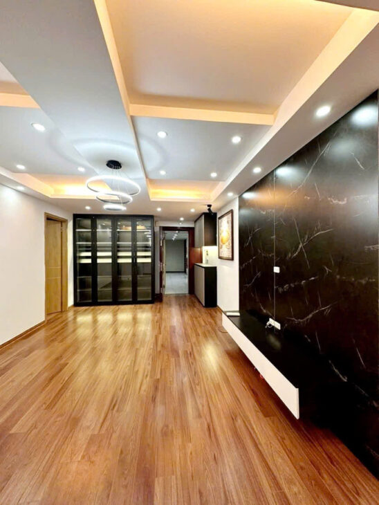 Chính chủ gửi bán căn chung cư lô góc 2 ngủ đẹp thoáng khu Thành Thái, Cầu Giấy, khu vực hiếm nhà