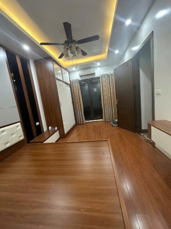BÁN GẤP NHÀ NGỌC THỤY- LONG BIÊN DT 30M X 5 TẦNG FULL NỘI THẤT NGÕ NÔNG Ô TÔ ĐỖ- GIÁ HƠN 6 TỶ TL