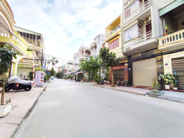 Mặt đường Tô Vũ – 193 Văn Cao, 80 5 tầng mới tinh – Thang Máy – Giá 12.5 tỉ – vị trí đẹp