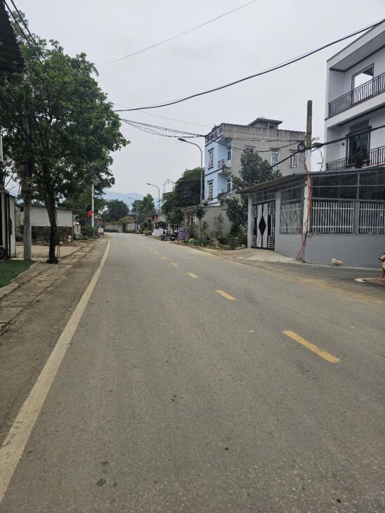 Bán đất đẹp 3 mặt tiền nở hậu vỉa hè rộng Phú Mãn ôtô ngõ thông 79m hơn 2tỷ