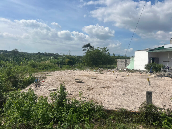 NGỢP BANK! 1.35 TỶ 10m x 30m Đường Cù Chính Lan – TX LaGi có 100m2 ONT