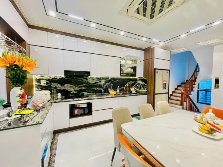 Hạ 300 triệu – Cần bán gấp !!! Nhà Phố #kẻ tạnh# #ViệtHưng. GIÁ CHỈ LOANH QUANH 4 TỈ.