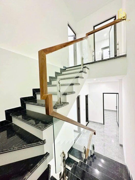Bán nhà Khúc Thừa Dụ, 54m2 4 tầng, mới tinh, Ô.tô đỗ cửa, Giá 3.95 tỉ