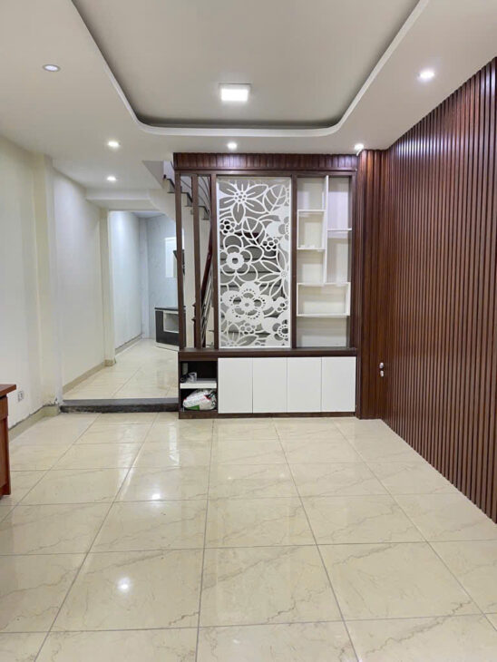 NHÀ ĐẸP ĐÓN TẾT – NGỌC THỤY LONG BIÊN – DT 32M X 5 TẦNG NGÕ THÔNG Ô TÔ ĐỖ TIỆN ÍCH VÔ VÀN -SANG TÊN