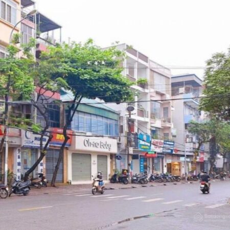 Bán nhà phố Lê Hồng Phong-Hà Đông, ngõ thông, ô tô qua nhà , thang máy , DT 39m2 x 5T, MT 4,5m .