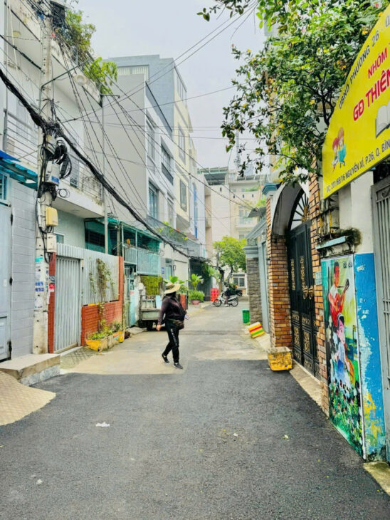 Bán đất giá rẻ tặng nhà 5 tầng Ngay Vincom Nguyễn Xí, BT HĐT 50 tr/t