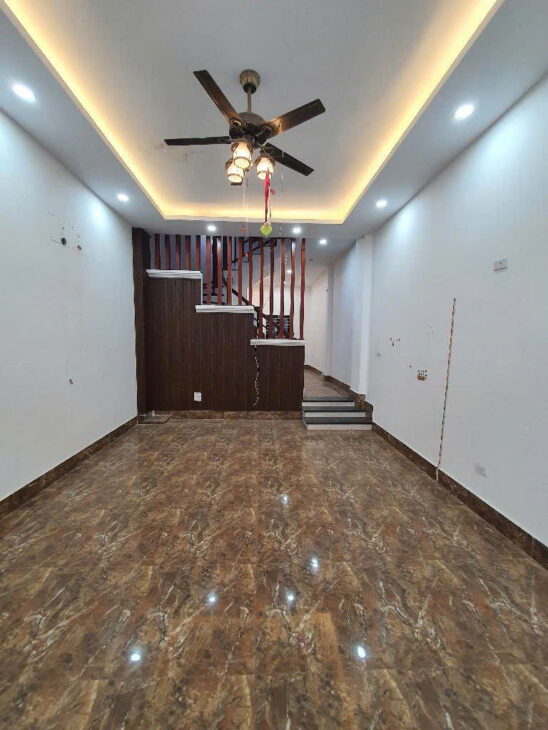 NHÀ ĐẸP LONG LANH -NGỌC THUYYJ LONG BIÊN -3 THOÀNG TRƯỚC SAU NGÕ GẦN Ô TÔ ĐỖ DT 52M X 4 TẦNG GIÁ