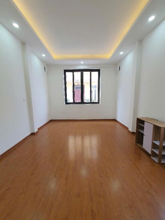 NHÀ ĐẸP LONG LANH -NGỌC THUYYJ LONG BIÊN -3 THOÀNG TRƯỚC SAU NGÕ GẦN Ô TÔ ĐỖ DT 52M X 4 TẦNG GIÁ