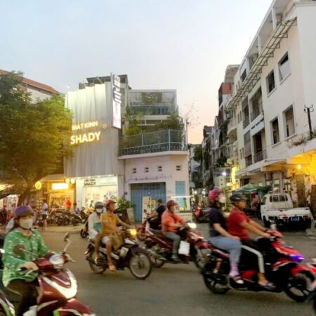 Bán căn góc 2MT lớn Lê Văn Sỹ, Q3 vị trí đẹp đối diện cây xăng sầm uất