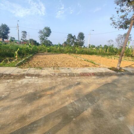 Bán nhanh lô đất đẹp Phú Mãn Quốc Oai sát trục chính KD bất chấp giá rẻ nhỉnh 2tỷ 85m