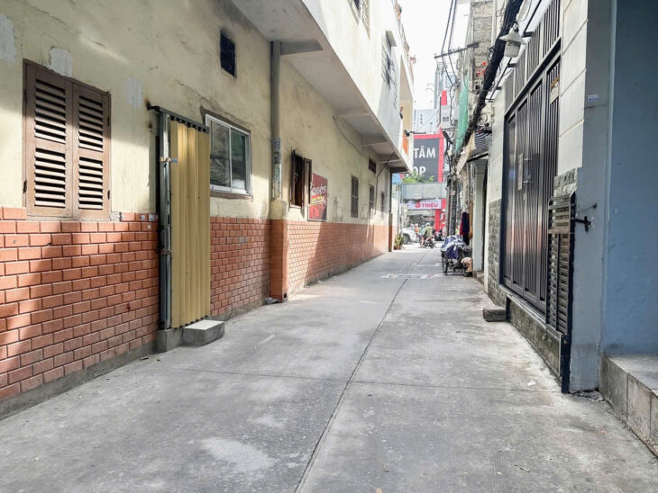 HẠ CHÀO 1.5 TỶ , BÁN NHÀ SÁT MT CÁCH MẠNG THÁNG 8 – Q.10 68M2 NỞ HẬU – 6,9 TỶ .