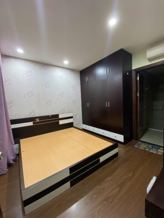 Gia đình em có căn hộ cần bán tháp A Hồ Gươm PLaza 2 ngủ 2 vệ sinh full nội thất đẹp giá 4,35 tỷ