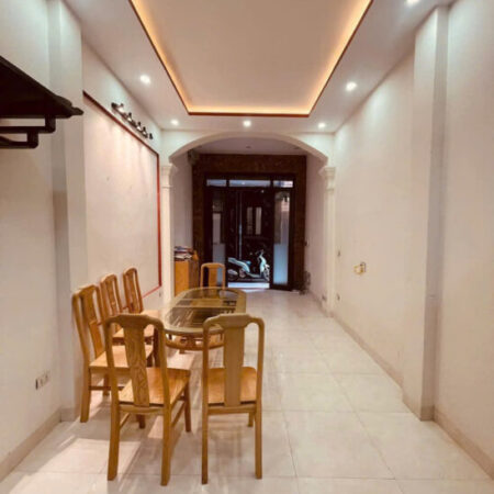Trung Tâm Cầu Giấy 32m2 x 5 tầng. gần ô t, 3 gác đỗ cửa. Chỉ 7.x tỷ