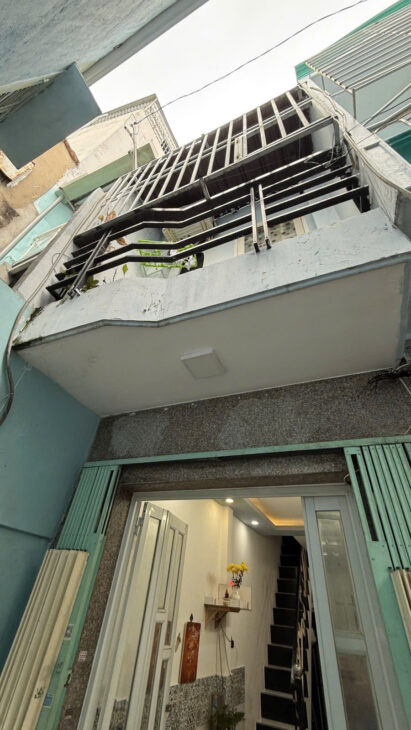 GIÁP TÂN BÌNH 2 TẦNG – SỔ HỒNG CHÍNH CHỦ TRANG BÌA – KHÔNG QUY HOẠCH – KHÔNG LỘ GIỚI – CHỈ 1 TỶ 999