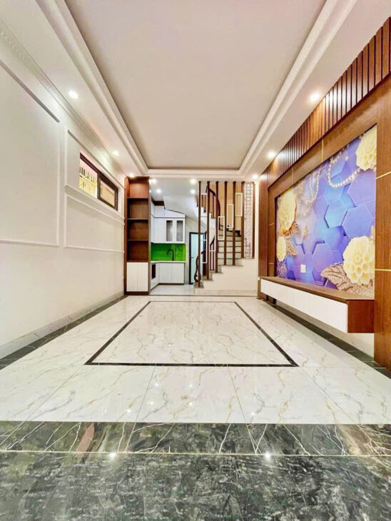 HẠ SỐC 250 TRIỆU, CHỈ CÒN 4.3 TỶ – NHÀ MỚI 5 TẦNG, 32 M² – TRUNG TÂM QUẬN LONG BIÊN – SÁT VINHOMES