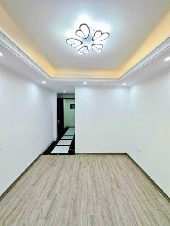 HẠ SỐC 250 TRIỆU, CHỈ CÒN 4.3 TỶ – NHÀ MỚI 5 TẦNG, 32 M² – TRUNG TÂM QUẬN LONG BIÊN – SÁT VINHOMES