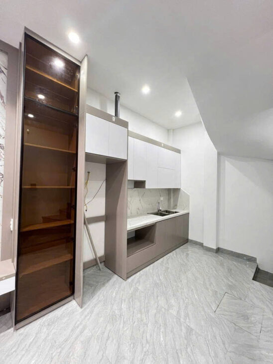 NHÀ MỚI PHỐ CHU HUY MÂN- LONG BIÊN,35M2, 6 TẦNG, MT 4M, 6.5 TỶ.