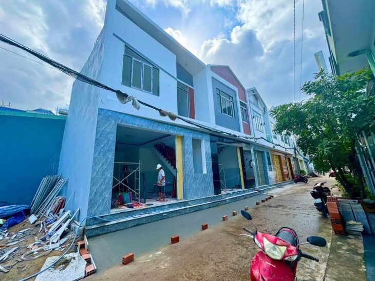 **Chỉ Với 300 Triệu – Sở Hữu Ngay Căn Nhà Xịn Mịn Đón Tết**