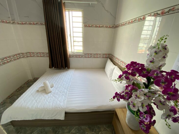 BÁN KHÁCH SẠN MẶT TIỀN HÀ HUY GIÁP 32 PHÒNG DOANH THU 120TR/THÁNG