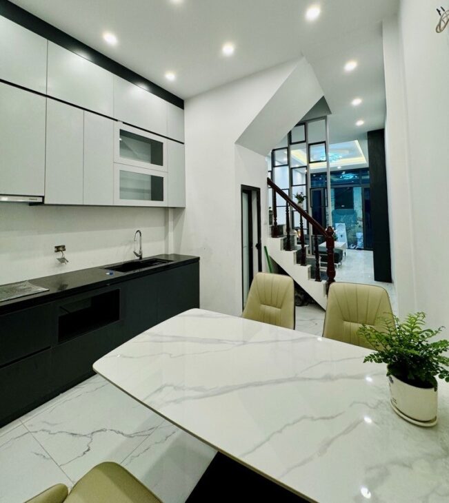 Bán nhà phố Giáp Bát, Hoàng Mai, ô tô tránh 10m, 30m ra mặt phố, 34m2, chỉ 7.35 tỷ (MTG – CTL)