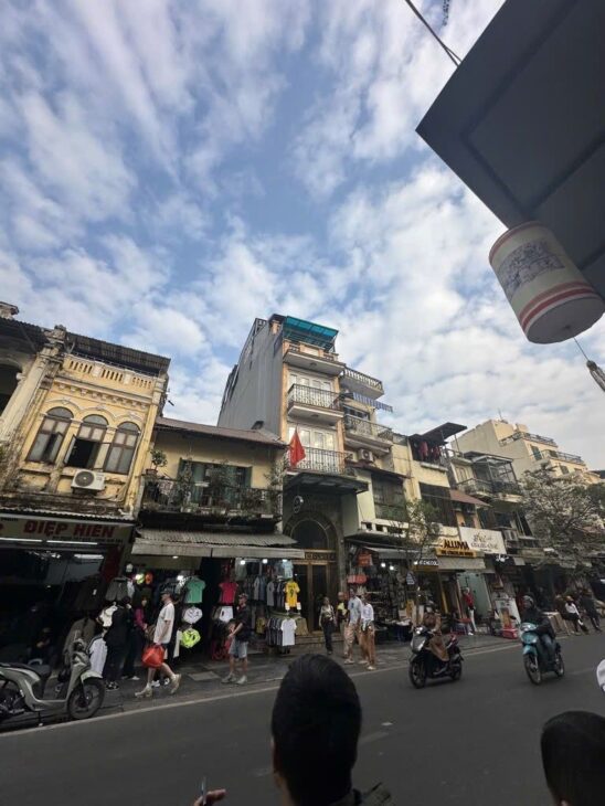 NHÀ MẶT PHỐ HÀNG ĐÀO,HOÀN KIẾM, VIEW HỒ GƯƠM,141M, THANG MÁY, DÒNG TIỀN 200TR/TH,134.8 TỶ