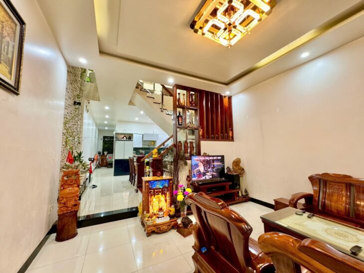 GẤP BÁN NHÀ 3 TẦNG, 3 MÊ FULL NỘI THẤT CAO CẤP – ĐỐI DIỆN BẾN XE – TỐNG DUY TÂN -LIÊN CHIẾU – GIÁ
