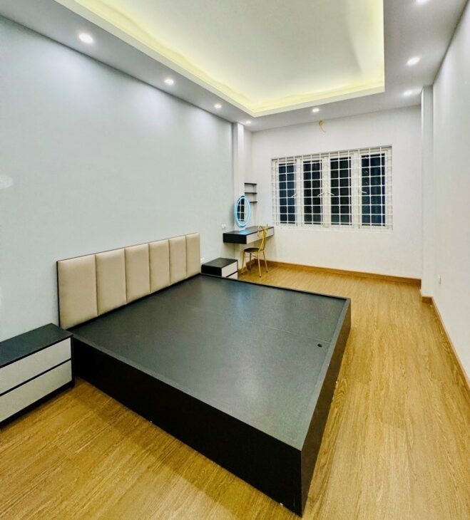 Bán nhà phố Giáp Bát, Hoàng Mai, ô tô tránh 10m, 30m ra mặt phố, 34m2, chỉ 7.35 tỷ (MTG – CTL)