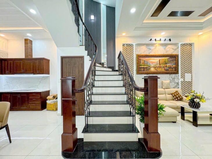 – Mặt tiền hẻm kinh doanh, Nhà 4 Tầng, Tặng nội thất, 5×12, Sân Thượng, 165 Nguyễn Thị Thập, Tân