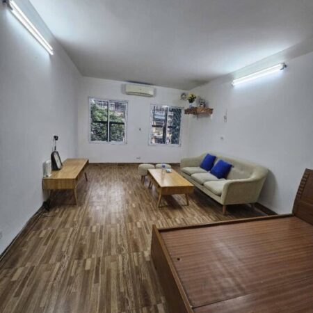 Bán căn tập thể tầng 3 phố Nguyễn Công Trứ, 60m2, 2pn, Nhỉnh 3 tỷ.